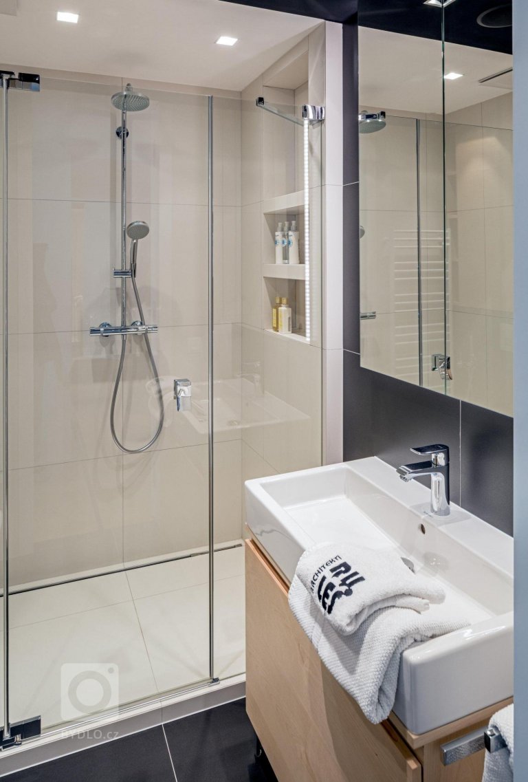 add picture to album