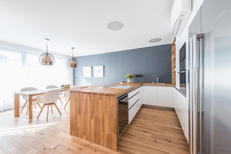 add picture to album