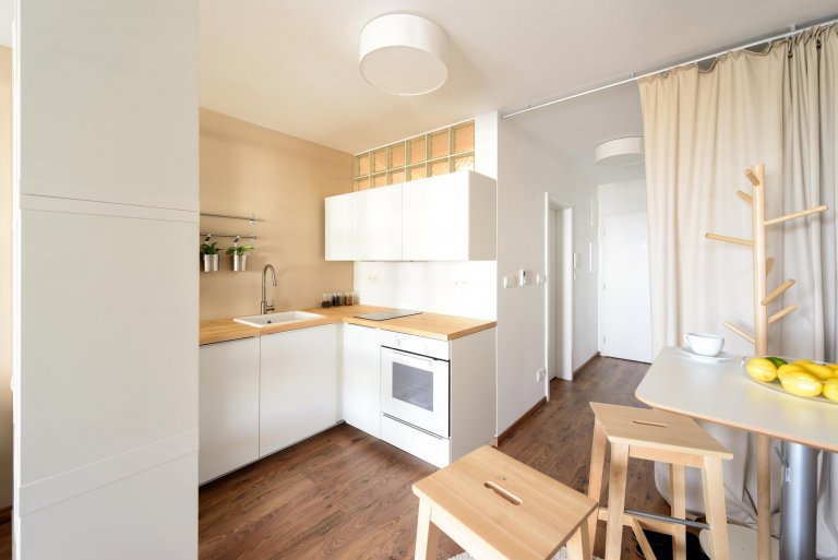 Zařízení jednopokojového bytu jsme navrhli výhradně z produktů Ikea. Příjemný interiér je důkazem, že slušný výsledek se dá dosáhnout i s dostupným typovým…