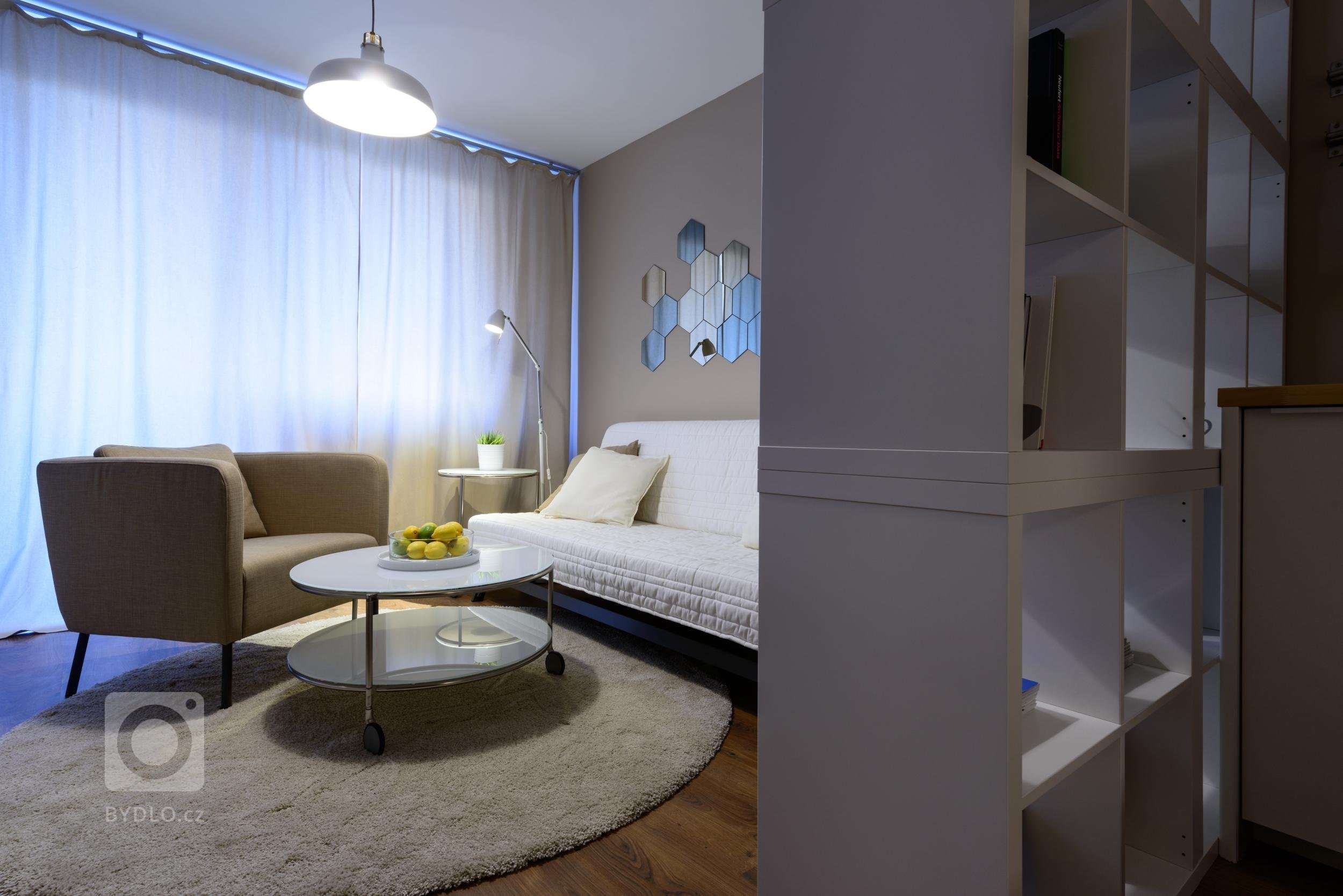 Zařízení jednopokojového bytu jsme navrhli výhradně z produktů Ikea. Příjemný interiér je důkazem, že slušný výsledek se dá dosáhnout i s dostupným typovým…