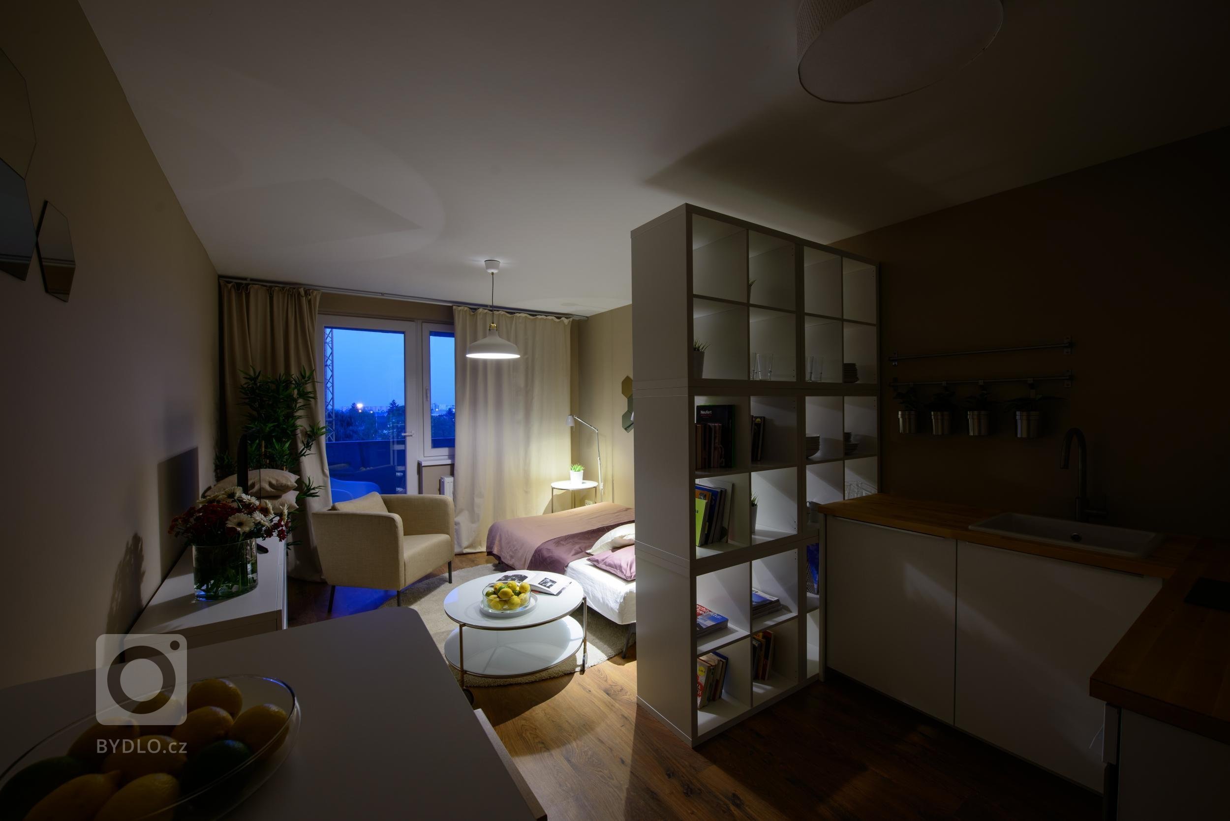 Zařízení jednopokojového bytu jsme navrhli výhradně z produktů Ikea. Příjemný interiér je důkazem, že slušný výsledek se dá dosáhnout i s dostupným typovým…