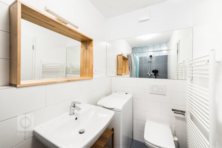 add picture to album