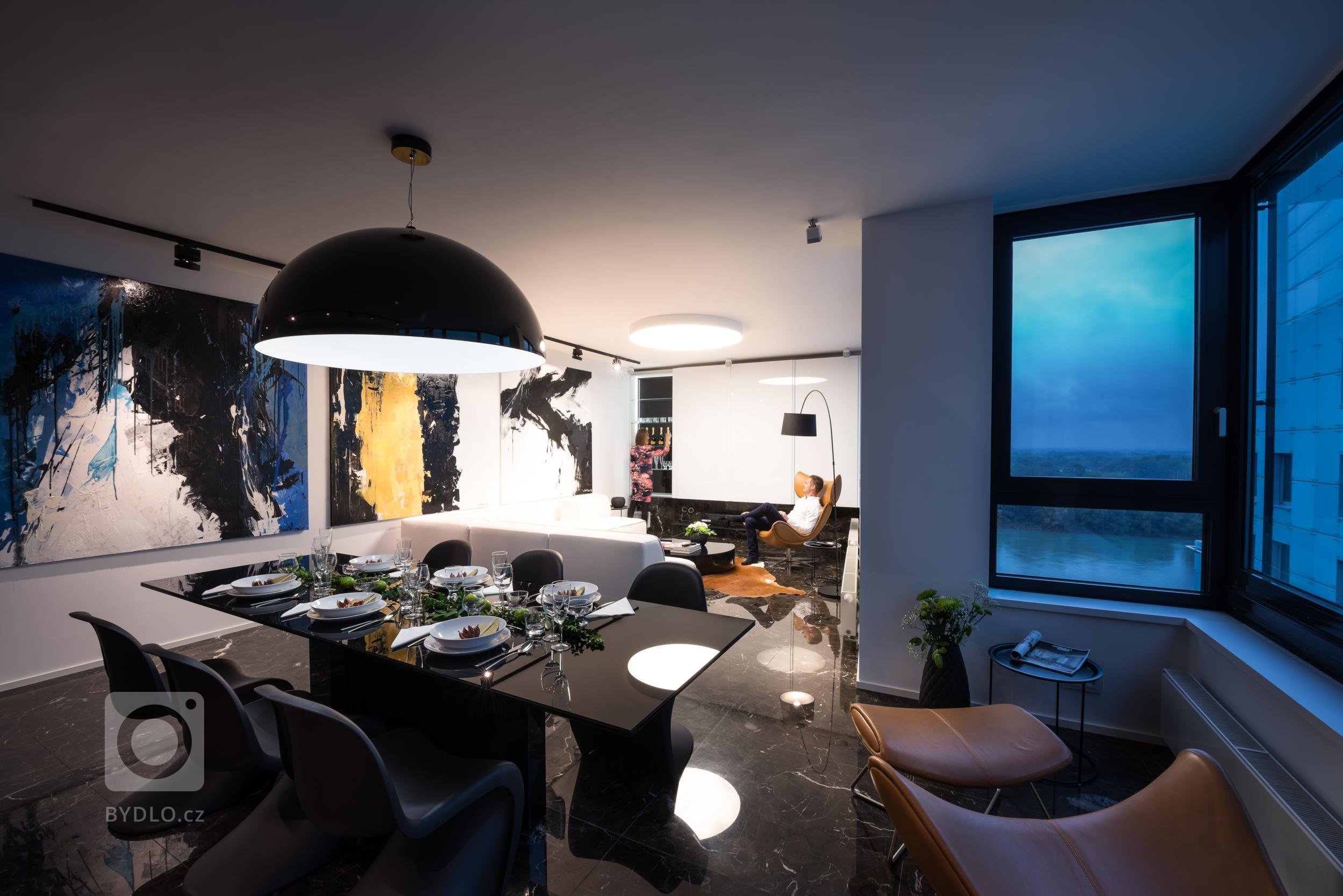 Luxusní byt v Riverparku s mramorovou podlahou bude sloužit k pronájmu pro náročné klienty. V návrhu jsme se vyhnuli okázalým kýčům a vytvořili skutečně…