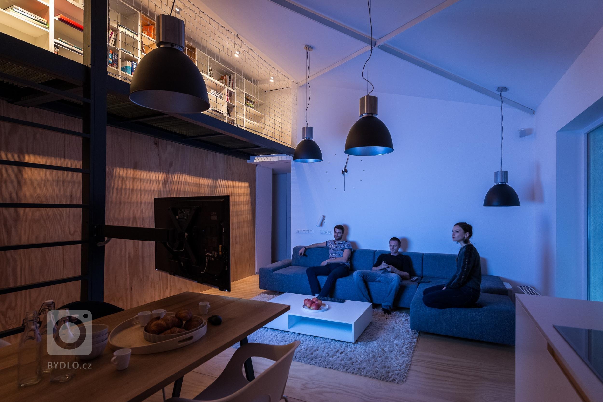 Interiér třípokojového loftu jsme navrhli tak, aby vynikly hlavní přednosti loftů - uvolněnost, neformálnost a prostor. Přiznané prvky ocelové konstrukce…