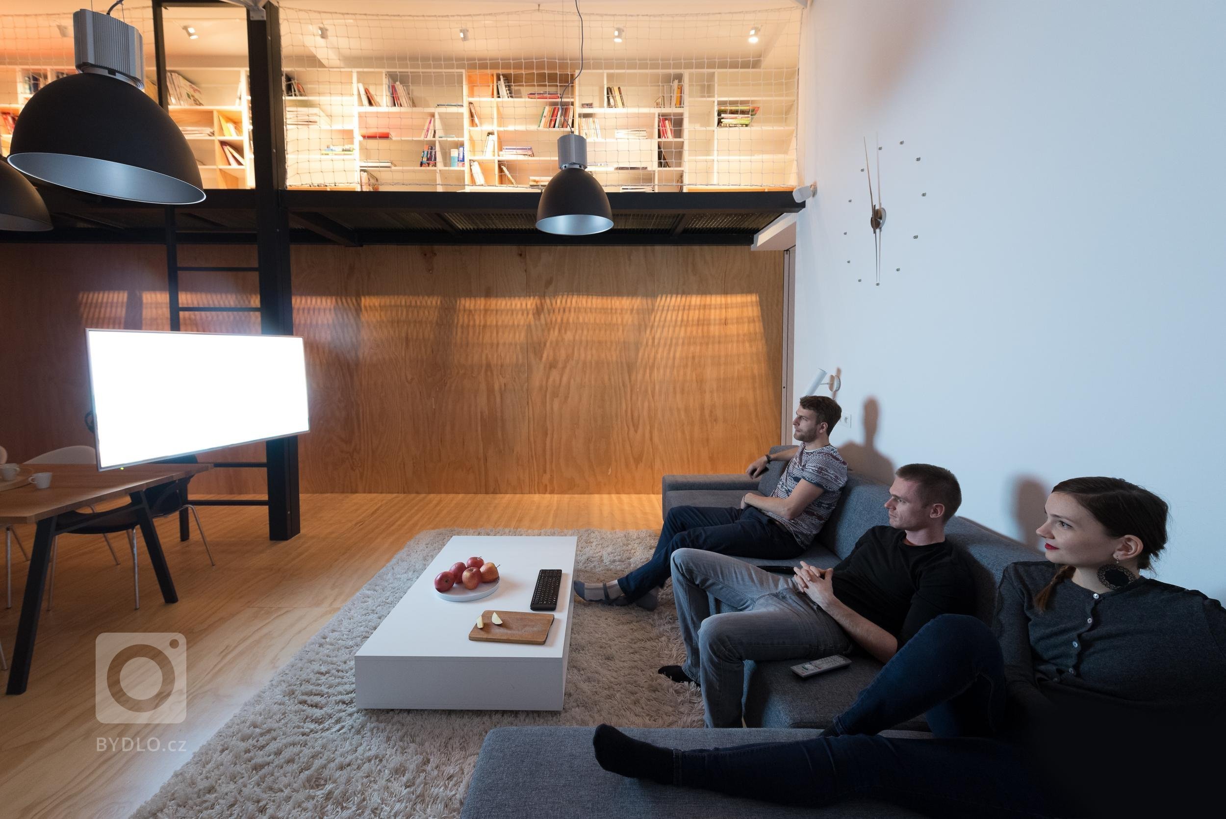 Interiér třípokojového loftu jsme navrhli tak, aby vynikly hlavní přednosti loftů - uvolněnost, neformálnost a prostor. Přiznané prvky ocelové konstrukce…