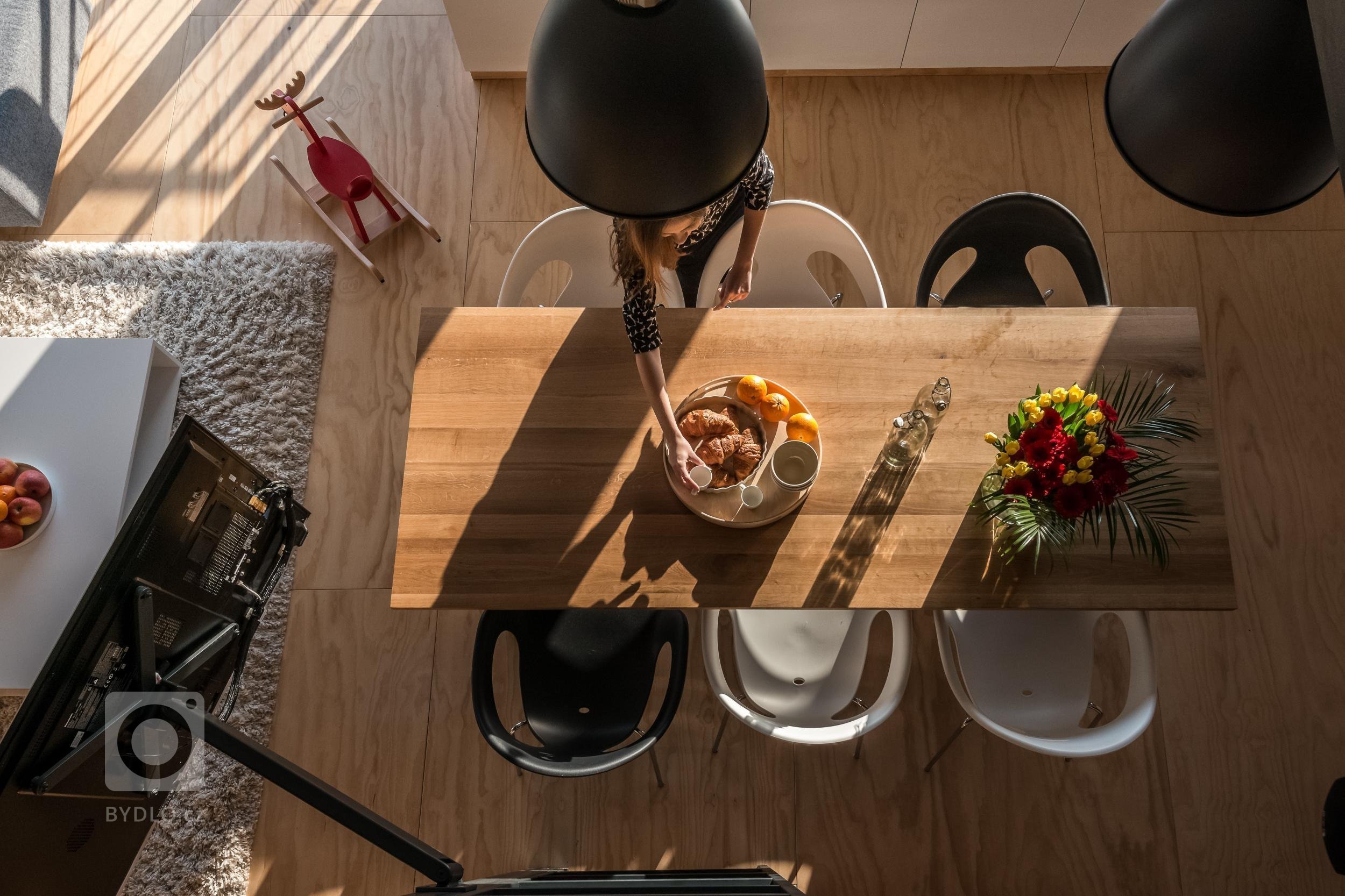 Interiér třípokojového loftu jsme navrhli tak, aby vynikly hlavní přednosti loftů - uvolněnost, neformálnost a prostor. Přiznané prvky ocelové konstrukce…