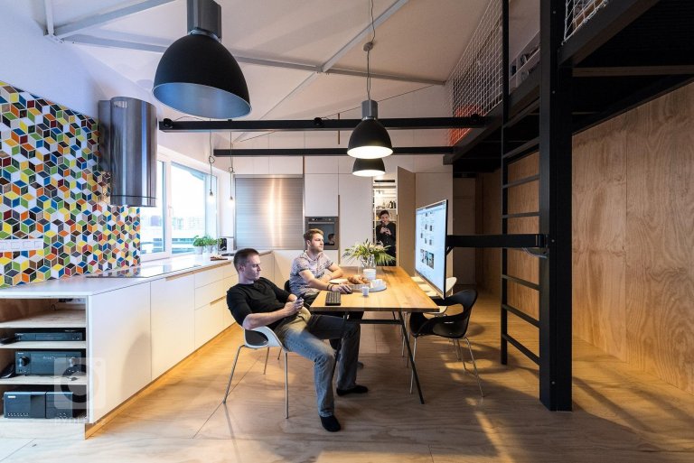 add picture to album