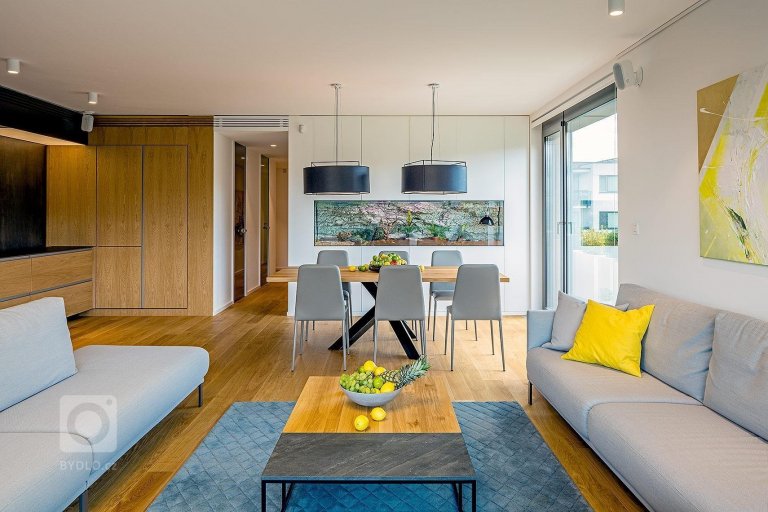 add picture to album