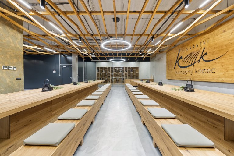 Jako profesionální fotograf jsem měl nedávno tu čest pracovat na fascinujícím projektu &ndash; fotografování Vinařství Konopný kopec. Toto unikátní vinařství,…