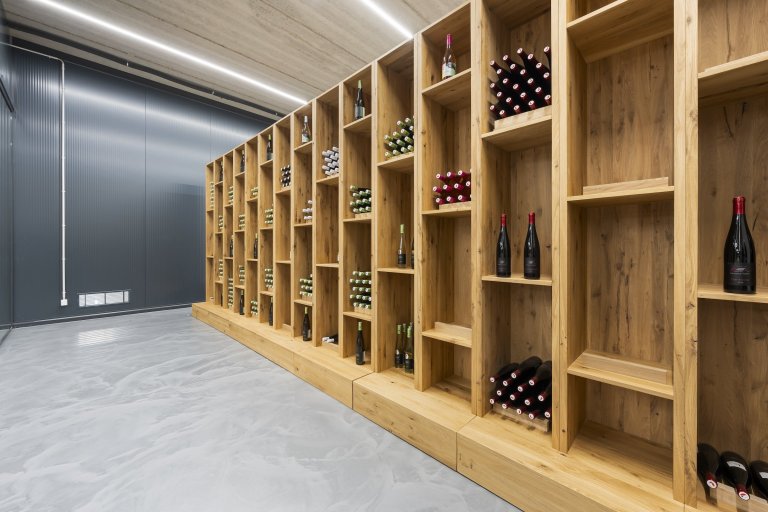 Jako profesionální fotograf jsem měl nedávno tu čest pracovat na fascinujícím projektu &ndash; fotografování Vinařství Konopný kopec. Toto unikátní vinařství,…