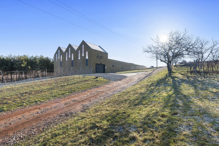 Jako profesionální fotograf jsem měl nedávno tu čest pracovat na fascinujícím projektu &ndash; fotografování Vinařství Konopný kopec. Toto unikátní vinařství,…