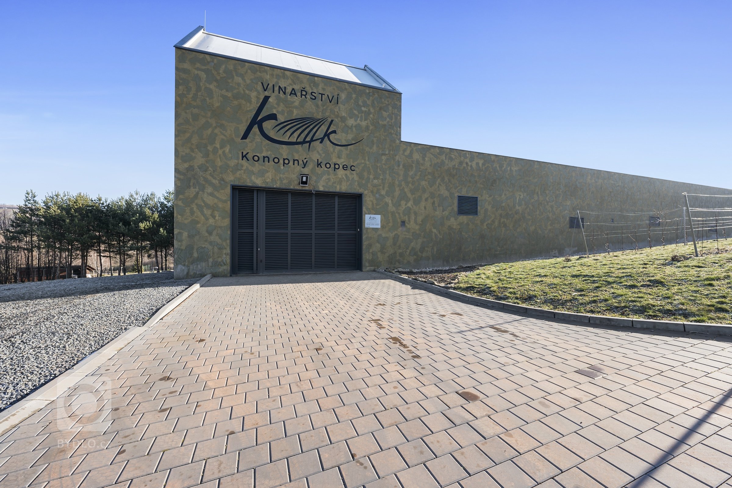 Jako profesionální fotograf jsem měl nedávno tu čest pracovat na fascinujícím projektu &ndash; fotografování Vinařství Konopný kopec. Toto unikátní vinařství,…