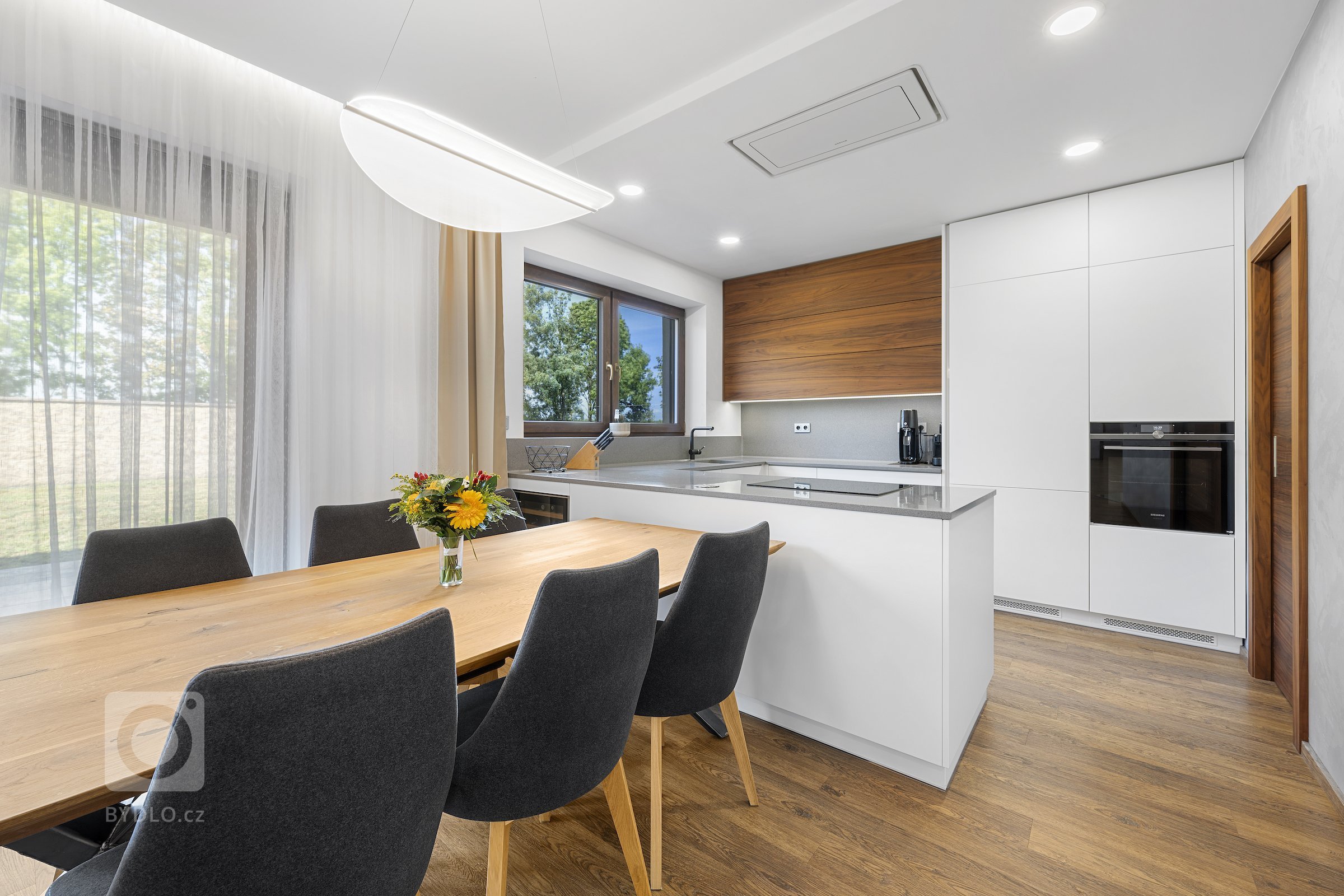 V rámci mé práce jako interiérový fotograf jsem nedávno dostal příležitost zvěčnit moderní interiér novostavby ve Velkých Bílovicích. Tento projekt…