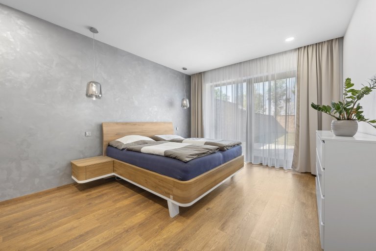 V rámci mé práce jako interiérový fotograf jsem nedávno dostal příležitost zvěčnit moderní interiér novostavby ve Velkých Bílovicích. Tento projekt…