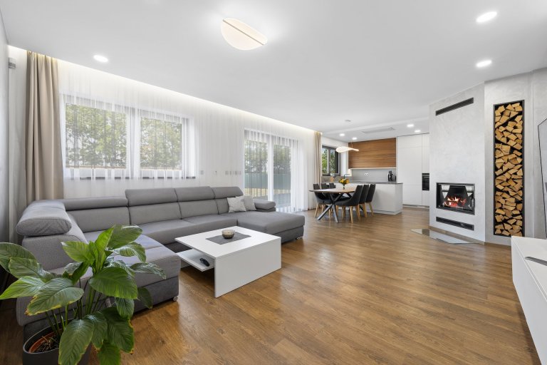 V rámci mé práce jako interiérový fotograf jsem nedávno dostal příležitost zvěčnit moderní interiér novostavby ve Velkých Bílovicích. Tento projekt…