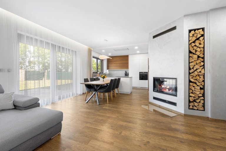 V rámci mé práce jako interiérový fotograf jsem nedávno dostal příležitost zvěčnit moderní interiér novostavby ve Velkých Bílovicích. Tento projekt…