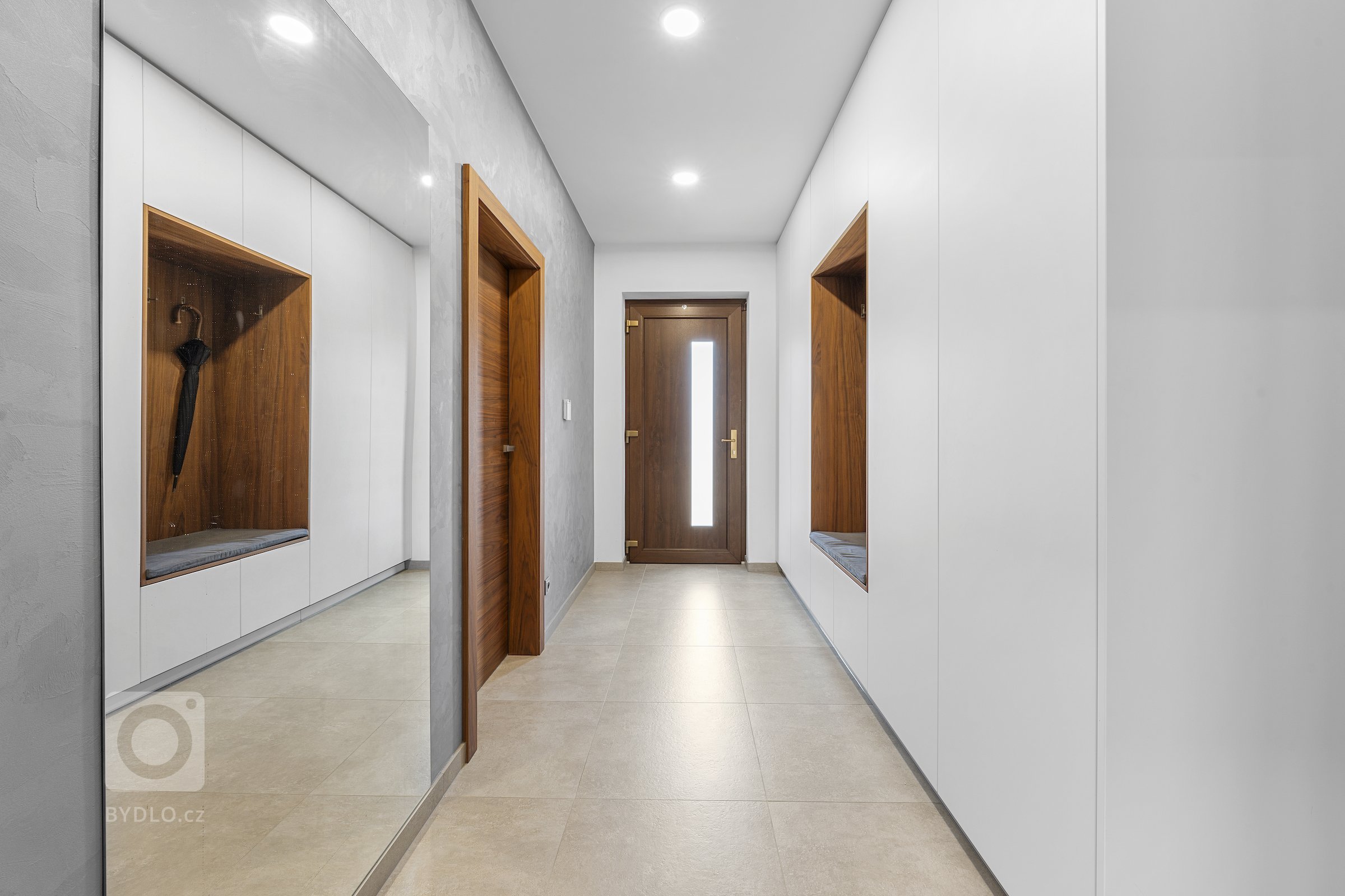 V rámci mé práce jako interiérový fotograf jsem nedávno dostal příležitost zvěčnit moderní interiér novostavby ve Velkých Bílovicích. Tento projekt…