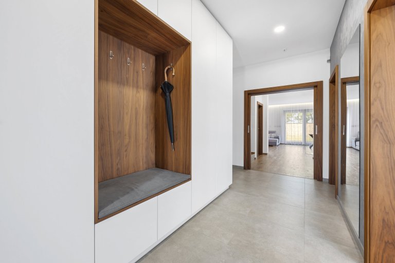 V rámci mé práce jako interiérový fotograf jsem nedávno dostal příležitost zvěčnit moderní interiér novostavby ve Velkých Bílovicích. Tento projekt…