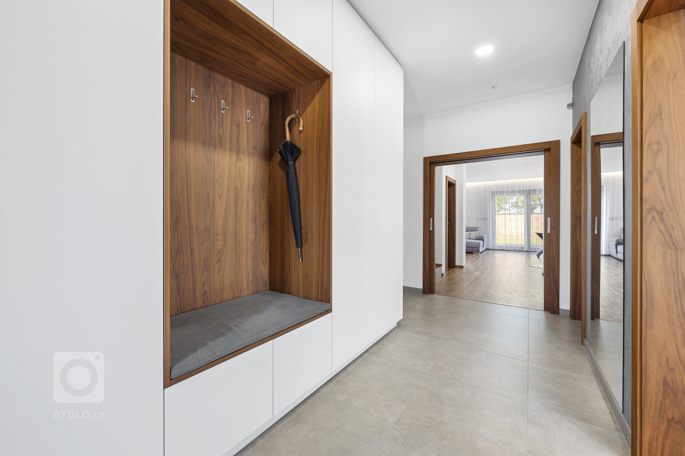 V rámci mé práce jako interiérový fotograf jsem nedávno dostal příležitost zvěčnit moderní interiér novostavby ve Velkých Bílovicích. Tento projekt…