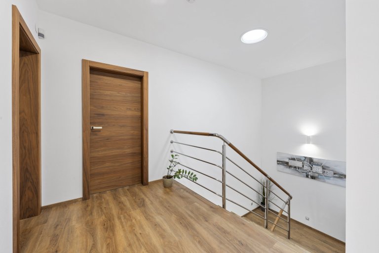 V rámci mé práce jako interiérový fotograf jsem nedávno dostal příležitost zvěčnit moderní interiér novostavby ve Velkých Bílovicích. Tento projekt…