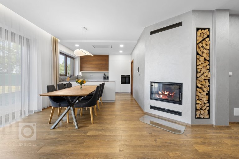 add picture to album