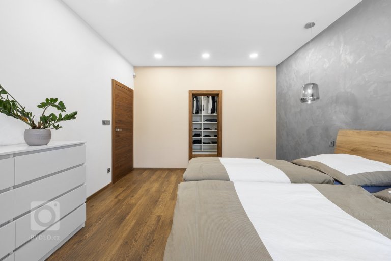 add picture to album