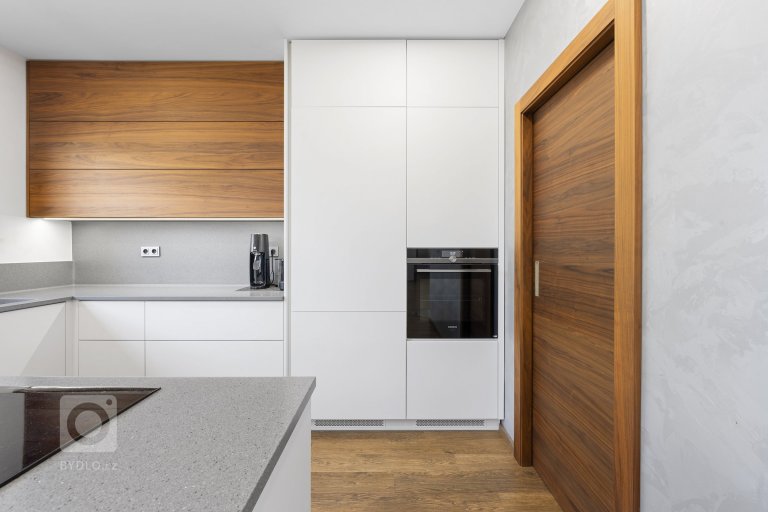 add picture to album