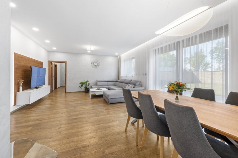 V rámci mé práce jako interiérový fotograf jsem nedávno dostal příležitost zvěčnit moderní interiér novostavby ve Velkých Bílovicích. Tento projekt…