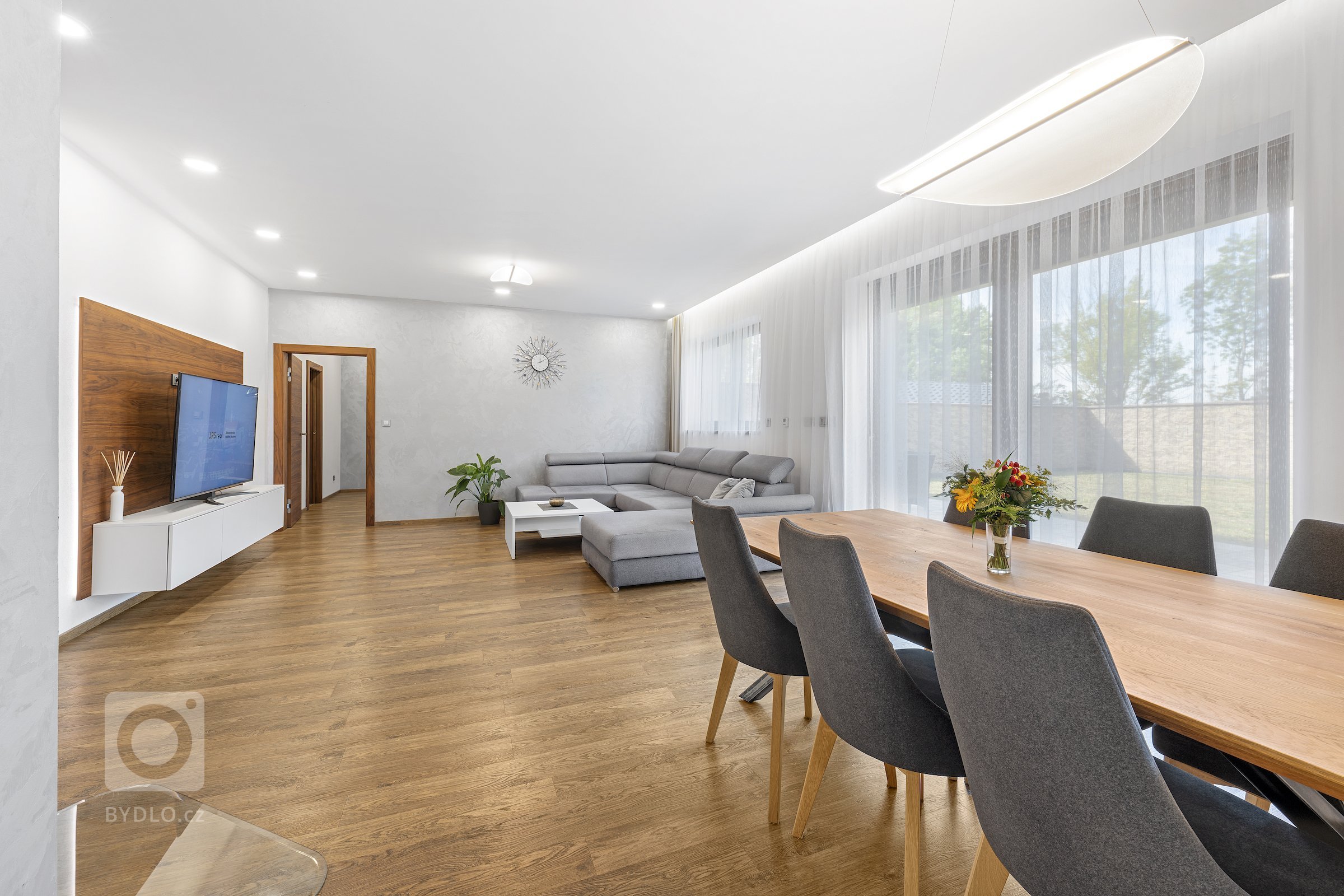 V rámci mé práce jako interiérový fotograf jsem nedávno dostal příležitost zvěčnit moderní interiér novostavby ve Velkých Bílovicích. Tento projekt…