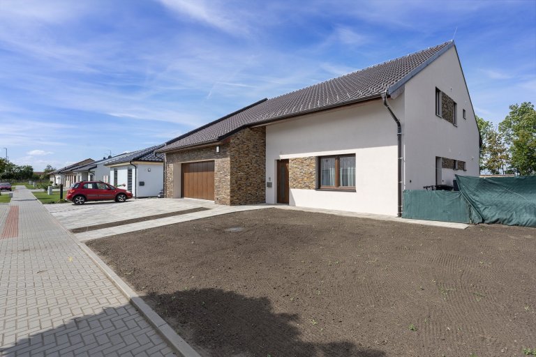 V rámci mé práce jako interiérový fotograf jsem nedávno dostal příležitost zvěčnit moderní interiér novostavby ve Velkých Bílovicích. Tento projekt…