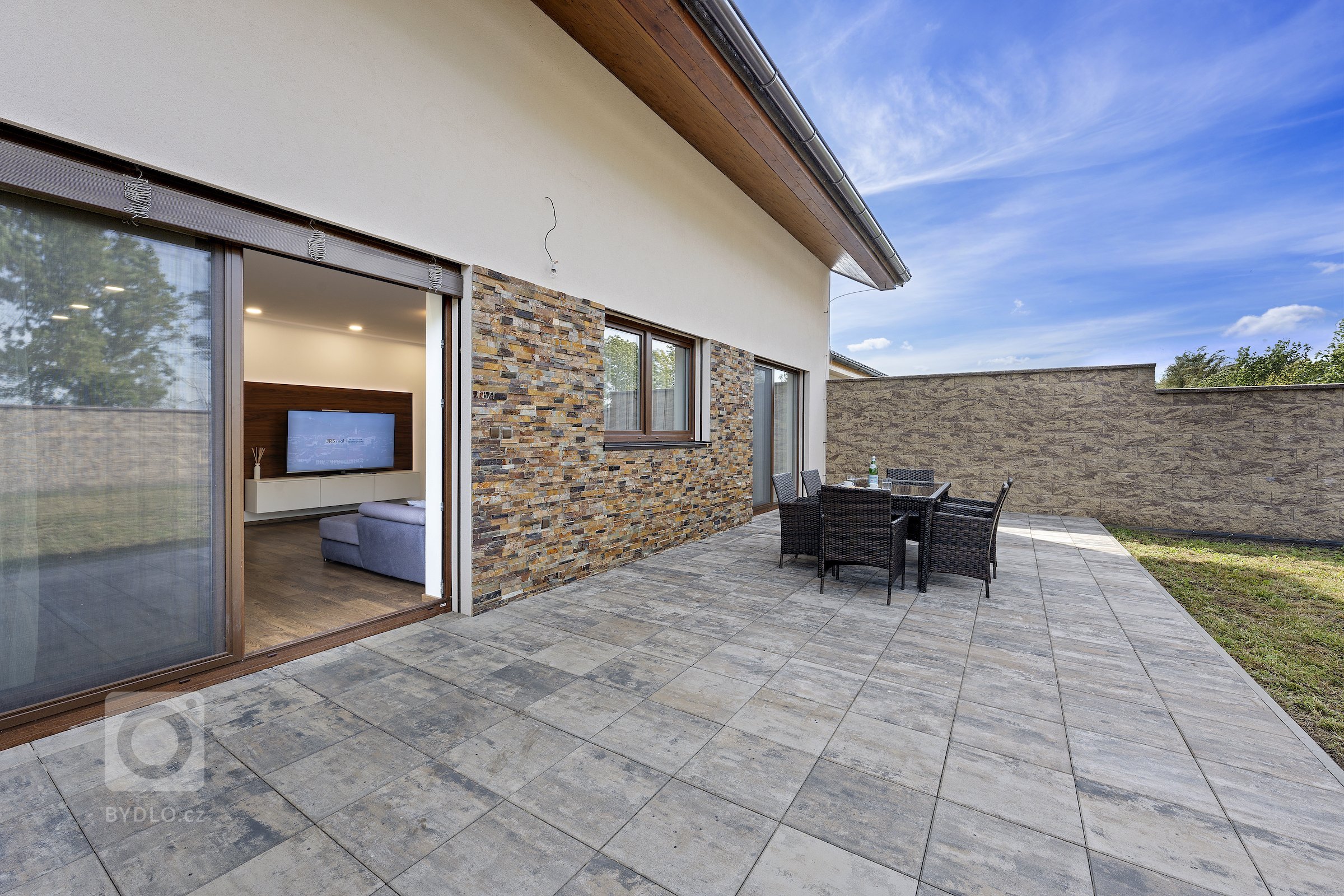 V rámci mé práce jako interiérový fotograf jsem nedávno dostal příležitost zvěčnit moderní interiér novostavby ve Velkých Bílovicích. Tento projekt…