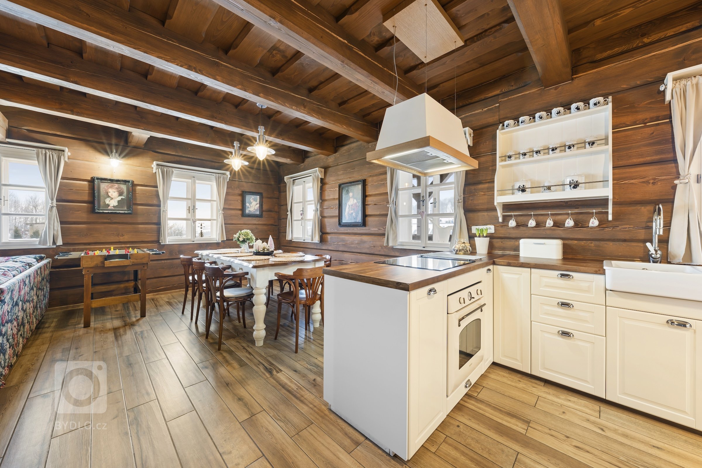 Při komplexní prezentaci nemovitostí na pronájem se jako fotograf často setkávám s výzvou fotografování za ideálních světelných podmínek, jako je východ nebo…