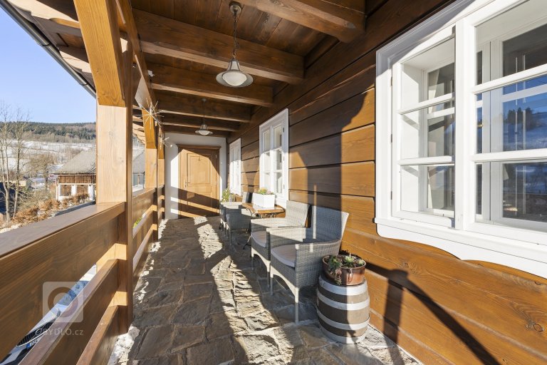 add picture to album