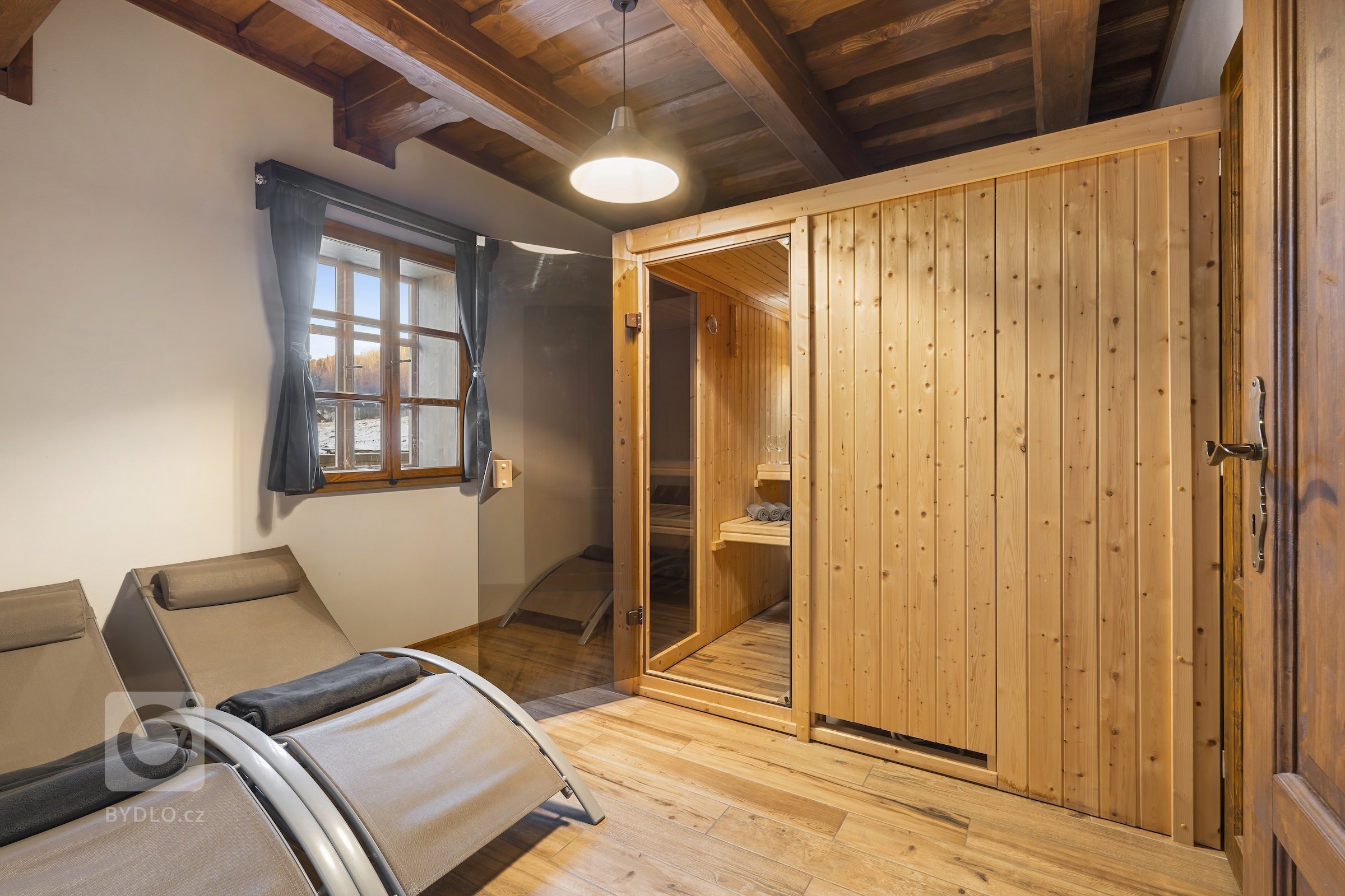 Při komplexní prezentaci nemovitostí na pronájem se jako fotograf často setkávám s výzvou fotografování za ideálních světelných podmínek, jako je východ nebo…