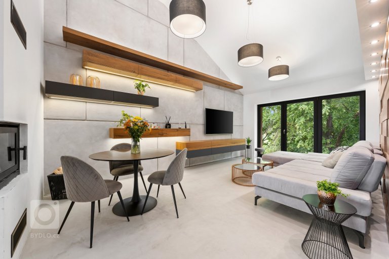 add picture to album