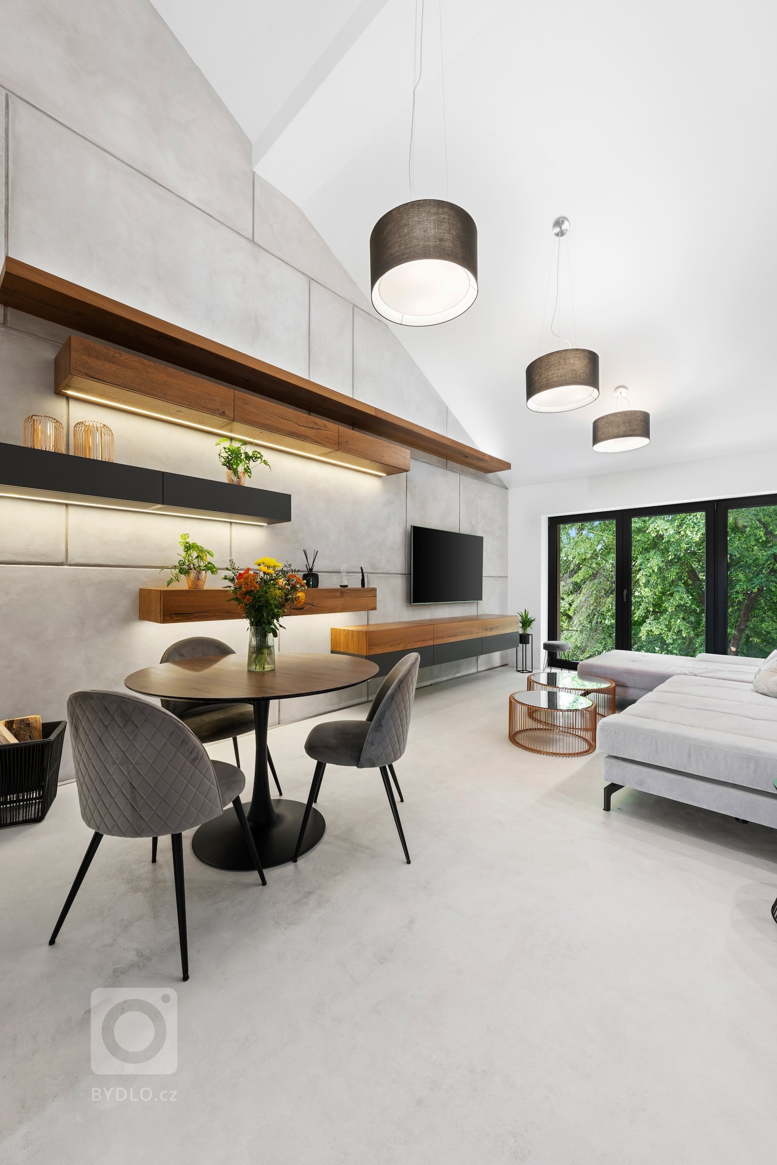 Moderní mezonetový byt kombinuje luxus, prostor a design, který reflektuje nejnovější trendy v architektuře a interiérovém designu. Mezonet, často rozdělený do…