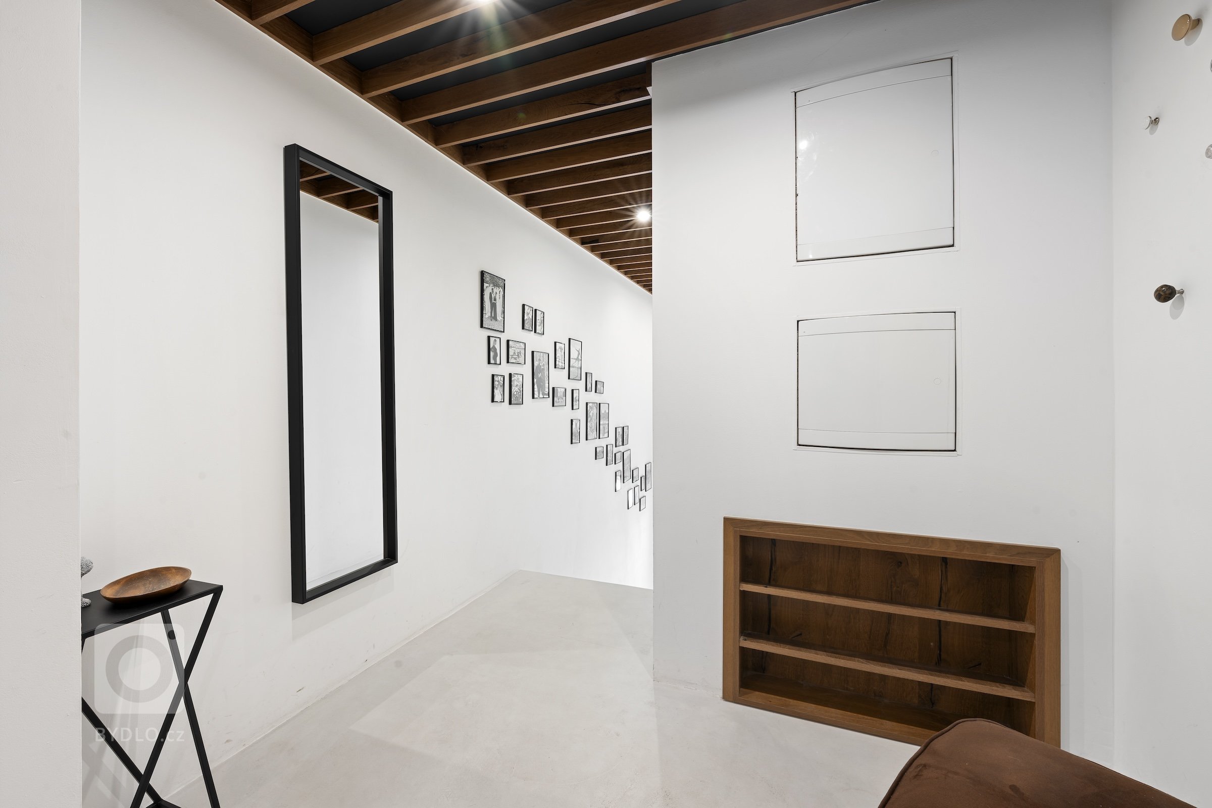 Moderní mezonetový byt kombinuje luxus, prostor a design, který reflektuje nejnovější trendy v architektuře a interiérovém designu. Mezonet, často rozdělený do…