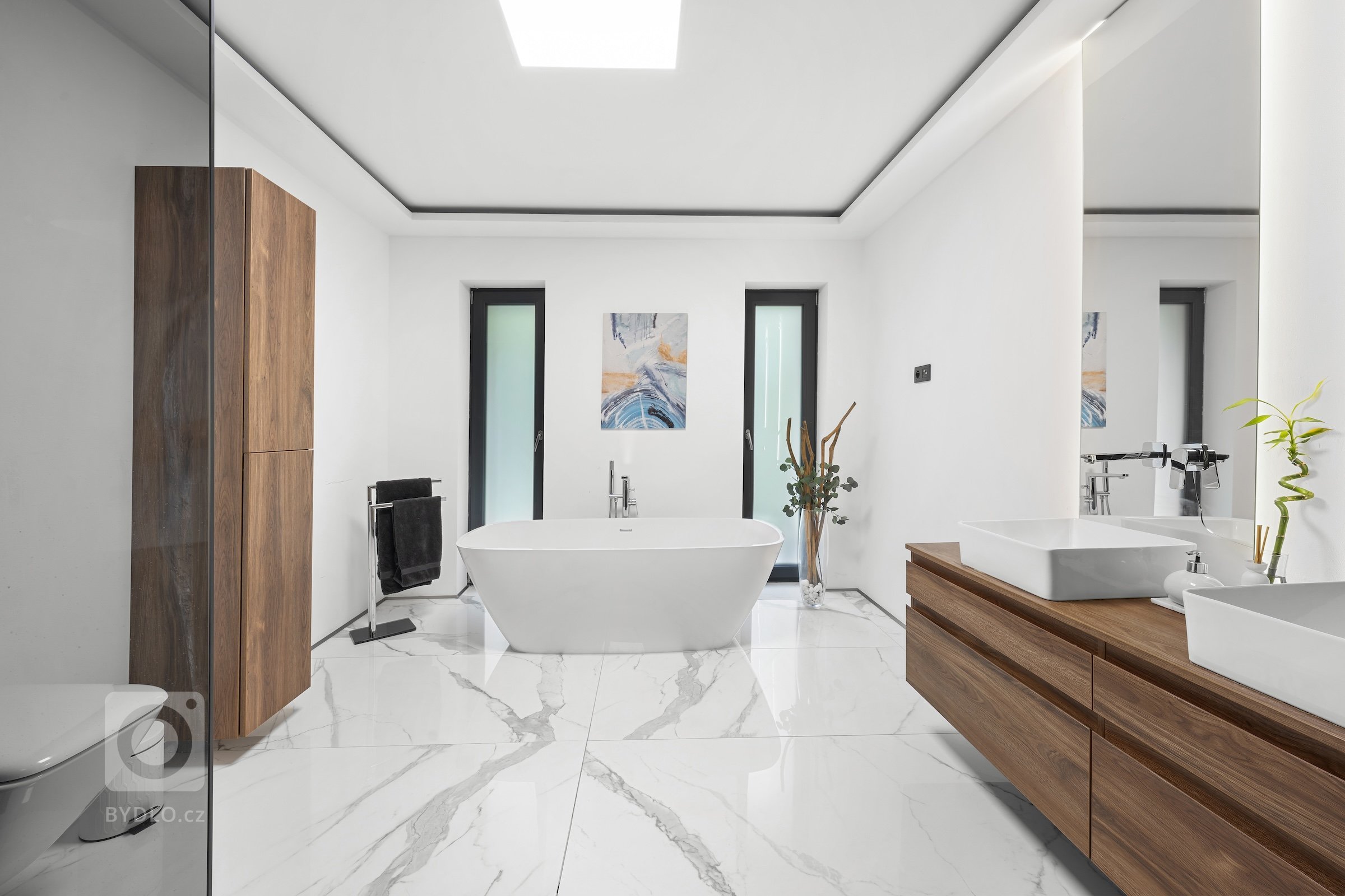 Moderní mezonetový byt kombinuje luxus, prostor a design, který reflektuje nejnovější trendy v architektuře a interiérovém designu. Mezonet, často rozdělený do…