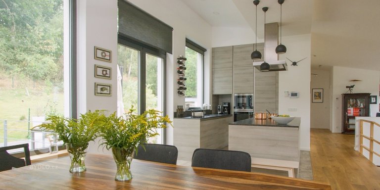 add picture to album