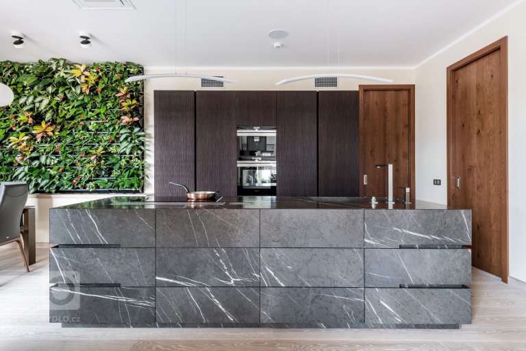 add picture to album