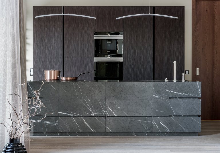 add picture to album