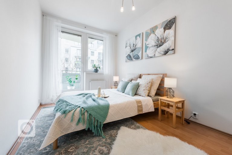 add picture to album