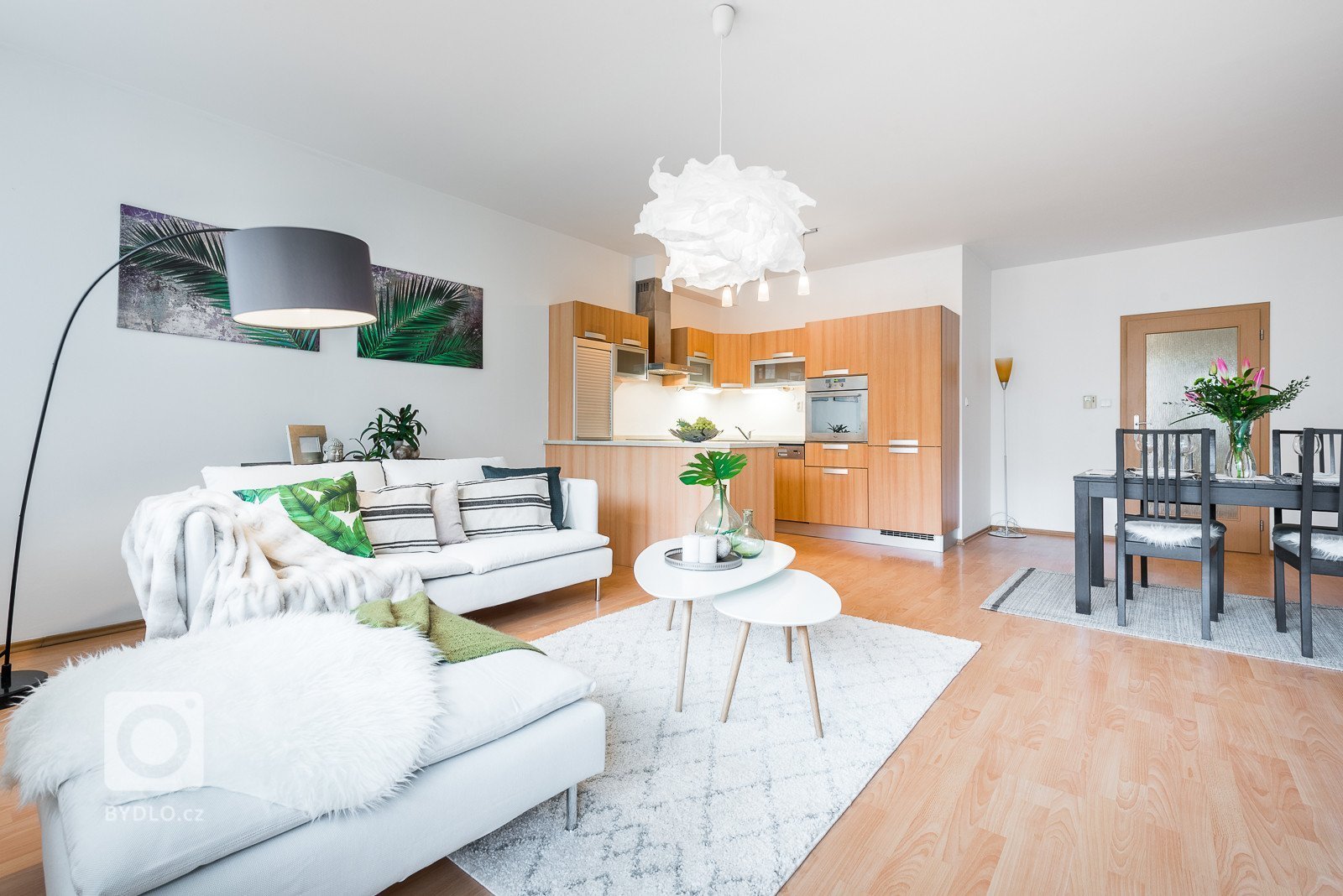 CO TO JE HOME STAGING

Home Staging je servis, který zajistí úspěšný prodej nemovitostí. Jedná se o realitní marketing, kdy je nemovitost upravena takovým…