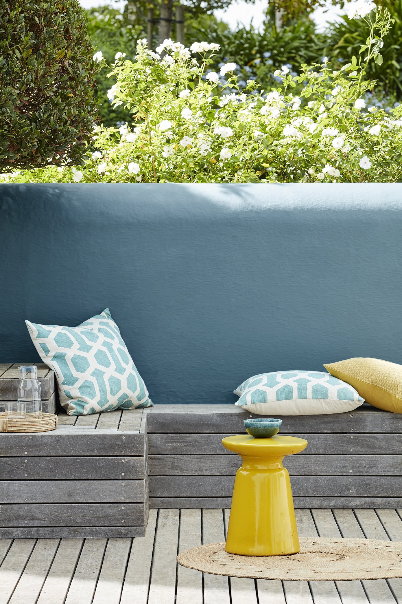 Jsme studio interiérového designu zaměřující se na návrhy a realizaci rezidenčních i komerčních prostor. 
Pomáháme klientům s výběrem vhodné nemovitosti,…