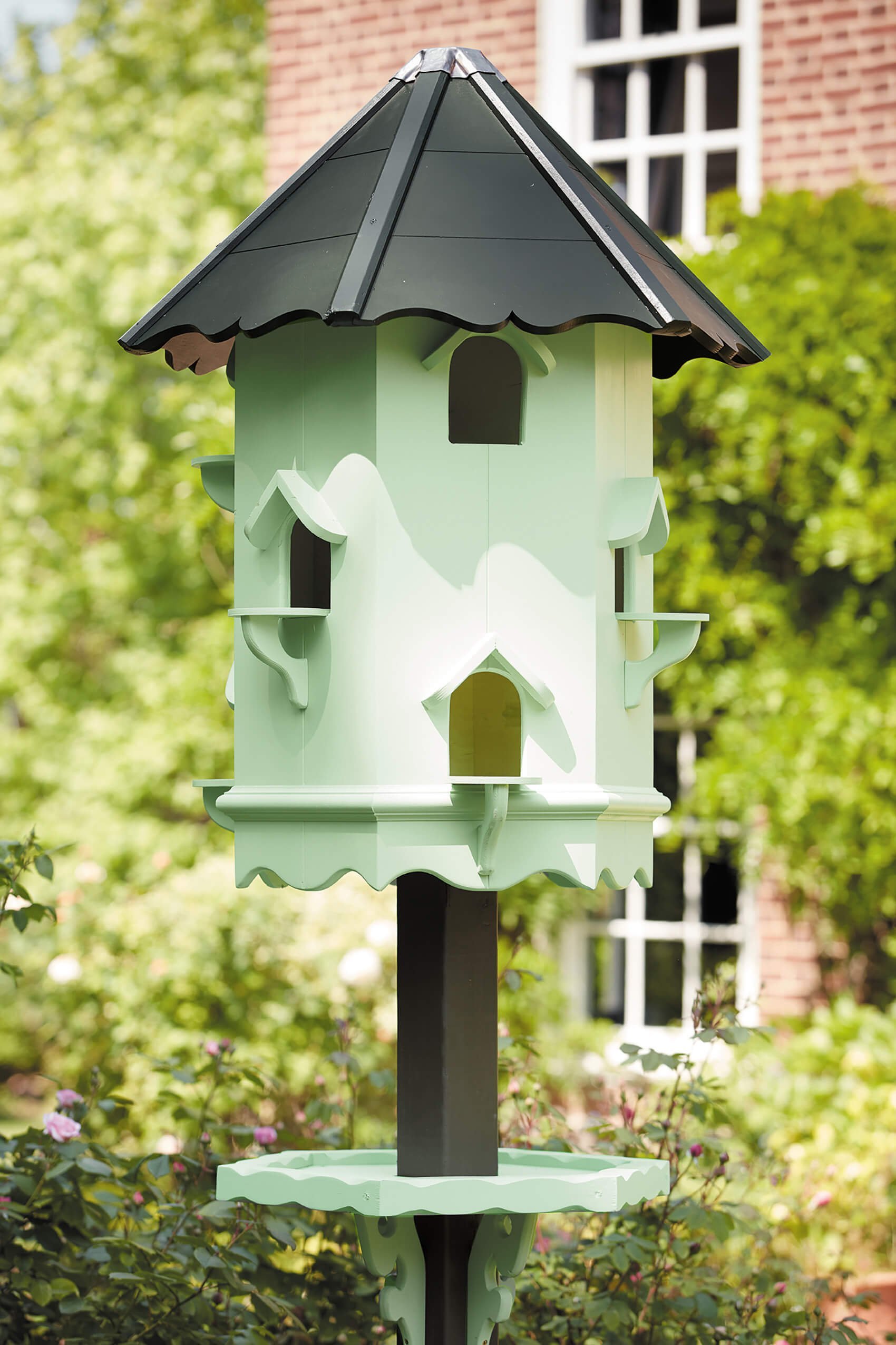 Jsme studio interiérového designu zaměřující se na návrhy a realizaci rezidenčních i komerčních prostor. 
Pomáháme klientům s výběrem vhodné nemovitosti,…