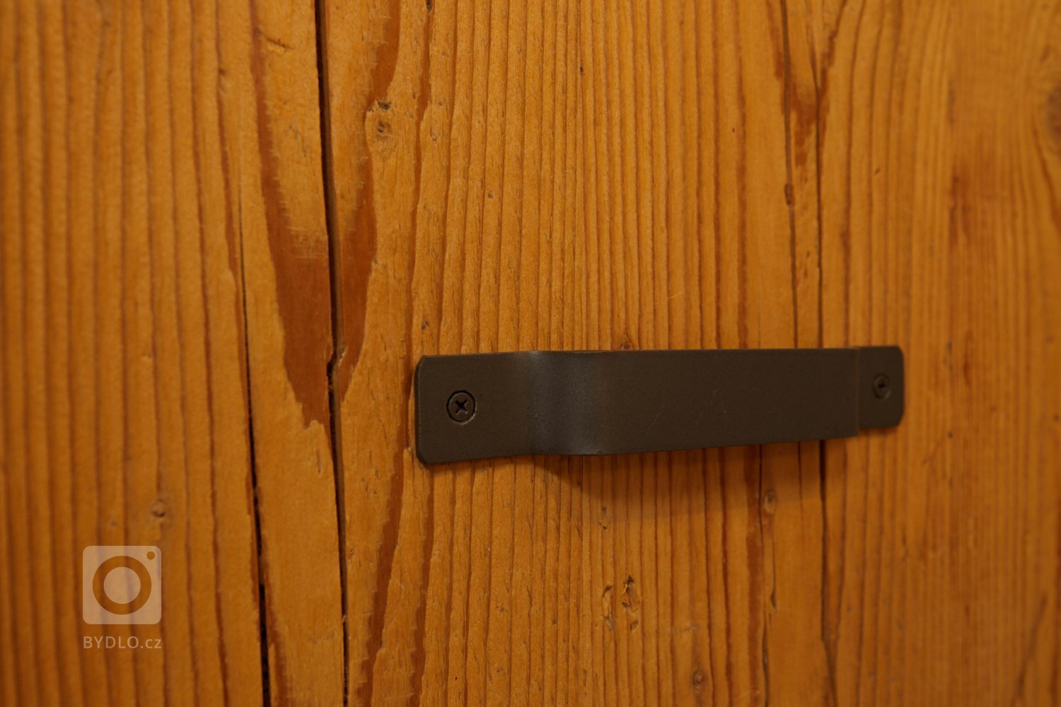 Manželský pár, který mne oslovil s požadavkem rekonstrukce stávající koupelny na chaloupce v malebném údolí pískovcových skal, vlastní tento objekt jako…