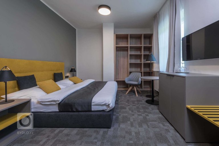 add picture to album