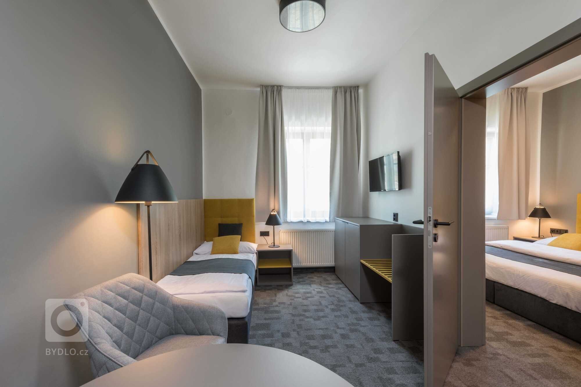 Realizace zastínění hotelu Praha ve Špindlerově Mlýně. Během Covid uzavření &nbsp;se realizovala rekonstrukce hotelu ve spolupráci s ateliérem Apris a Červený…