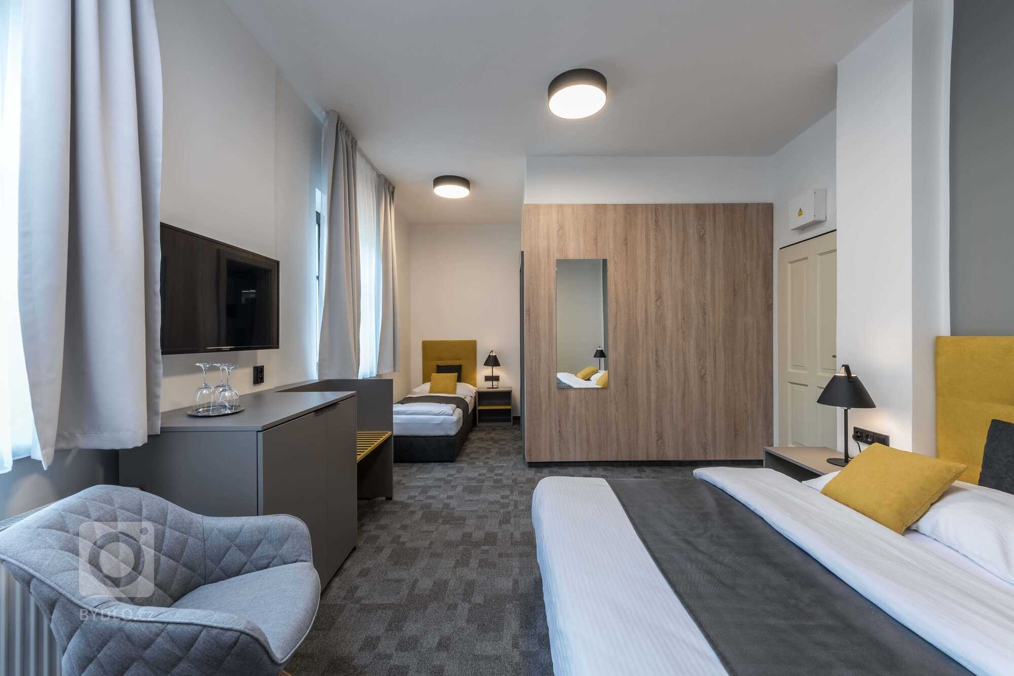 Realizace zastínění hotelu Praha ve Špindlerově Mlýně. Během Covid uzavření &nbsp;se realizovala rekonstrukce hotelu ve spolupráci s ateliérem Apris a Červený…