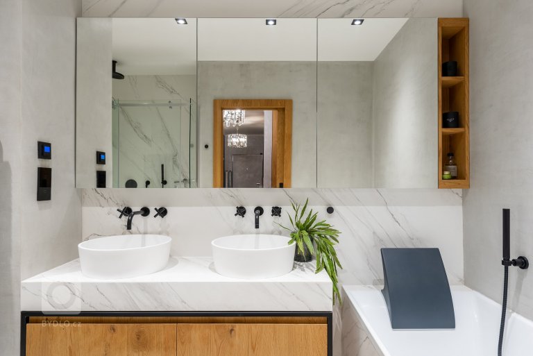 add picture to album